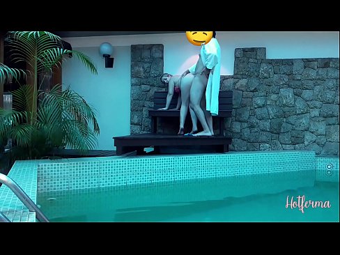 ❤️ Baas noeget faam nei it swimbad, mar koe net wjerstean in hot ❤️❌ Kwaliteitsporno by wy ❌❤