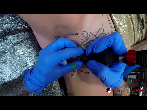 ❤️ Ekstreem tattooed hottie Sully Savage krige in tattoo op har klitoris ❤️❌ Kwaliteitsporno by wy ❌❤