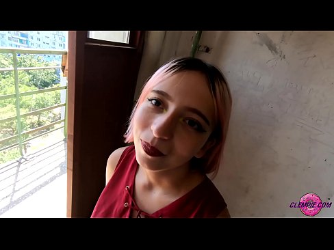 ❤️ Studint Sensual sûget in frjemdling yn 'e bûtenwrâld - Cum op syn gesicht ❤️❌ Kwaliteitsporno by wy ❌❤